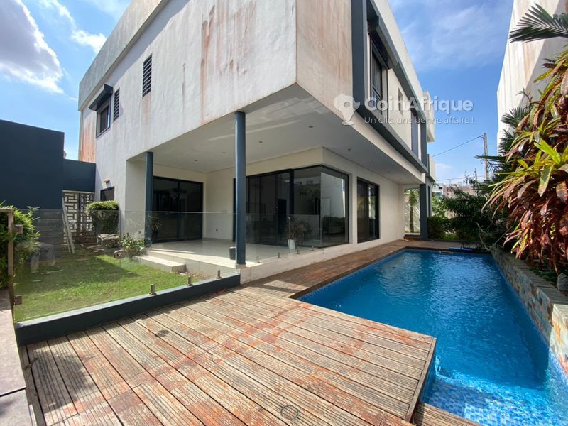 Location villas duplex 8 pièces - Cocody riviera 4 pres des ecoles internationales