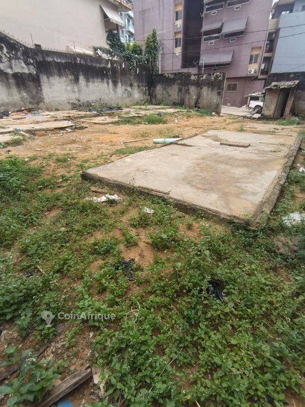 Terrain 400m² à Cocody Angré 9em Tranche