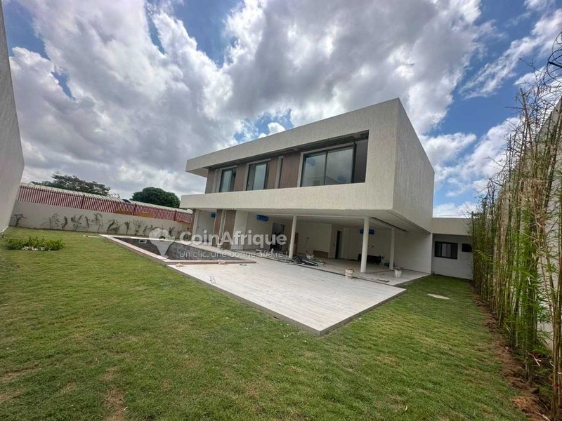 Location villa 7 pièces à Cocody Riviera Golf