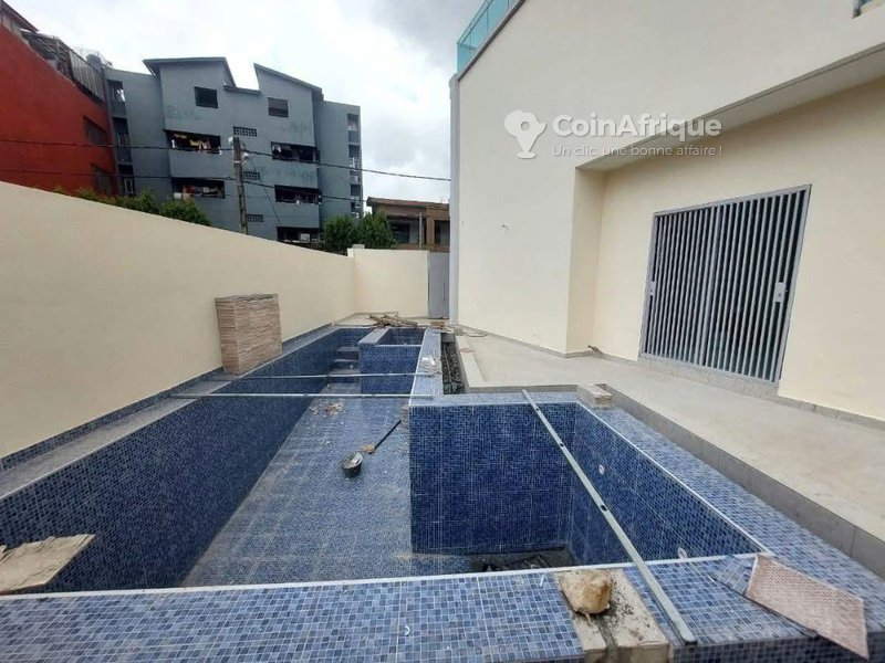 Vente villa 8 pièces - Cocody Riviera 4 M'badon — photo 2