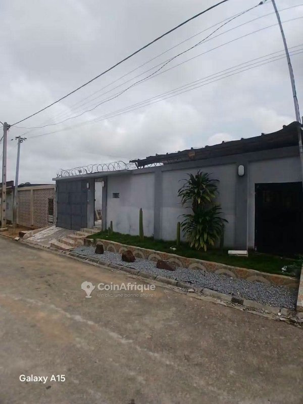 Vente villa basse 4 pièces à Cocody rivera faya cité du port