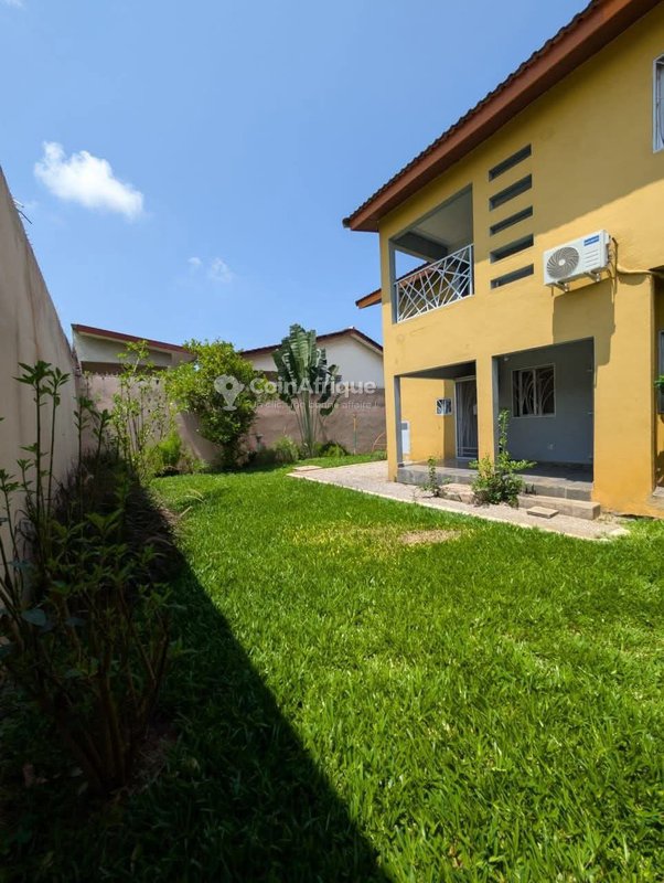 Location villa 6 pièces à Cocody Riviera 3