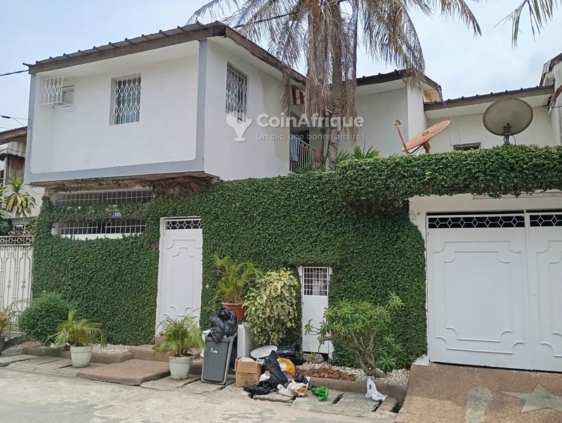 Vente villa 6 pièces à Cocody-Angré 8ème Tranche