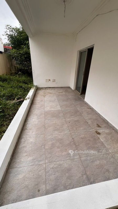 Location villa duplex 6 pièces dans la zone de Faya Ephrata