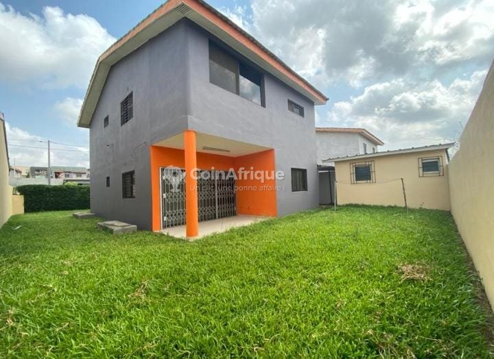 Vente villa duplex de standing 4 pièces - Cocody Riviera Faya