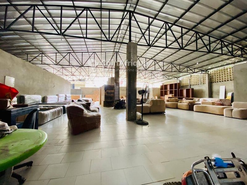 Location entrepôt 600m² à Cocody - Angré Chu