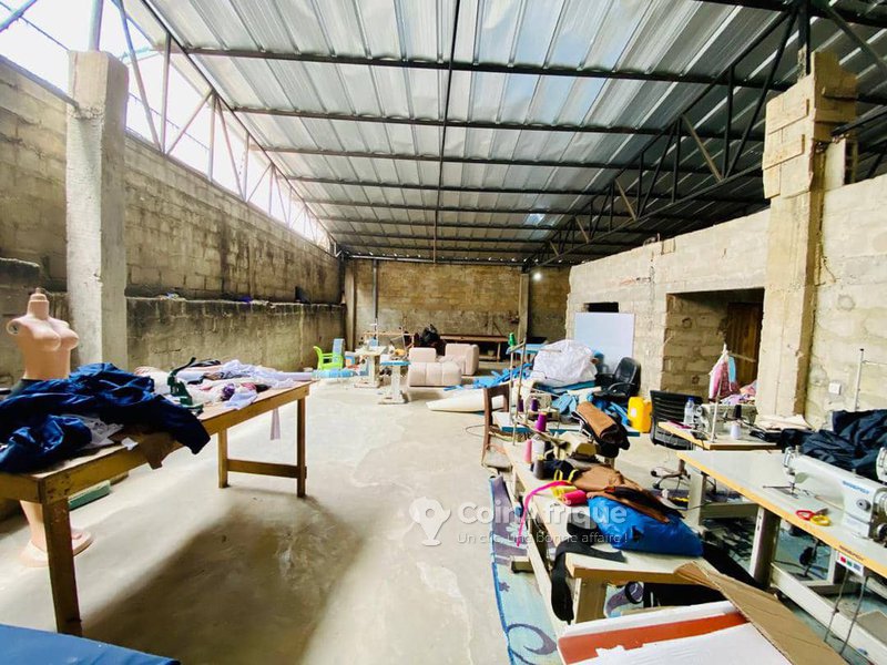 Location entrepôt 600m² à Cocody - Angré Chu — photo 2