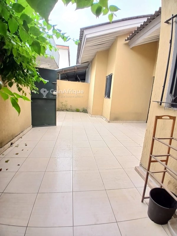 Location villa 4 pièces à Cocody Angré 8ème tranche