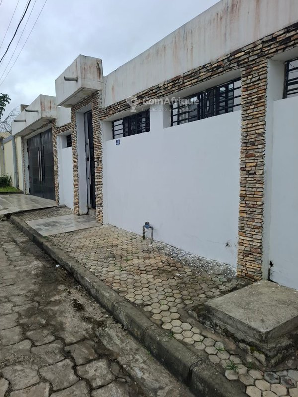 Vente villa 4 pièces à feh kessé – cité colombe???? située dans la cité colombe, zone promogim à feh kessé, dans une zone résidentielle entièrement bitumée.