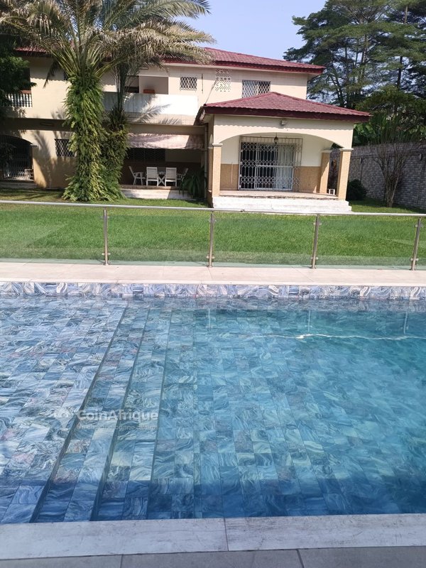 Vente villa 6 chambres à Cocody 2 Plateaux 7ᵉ tranche