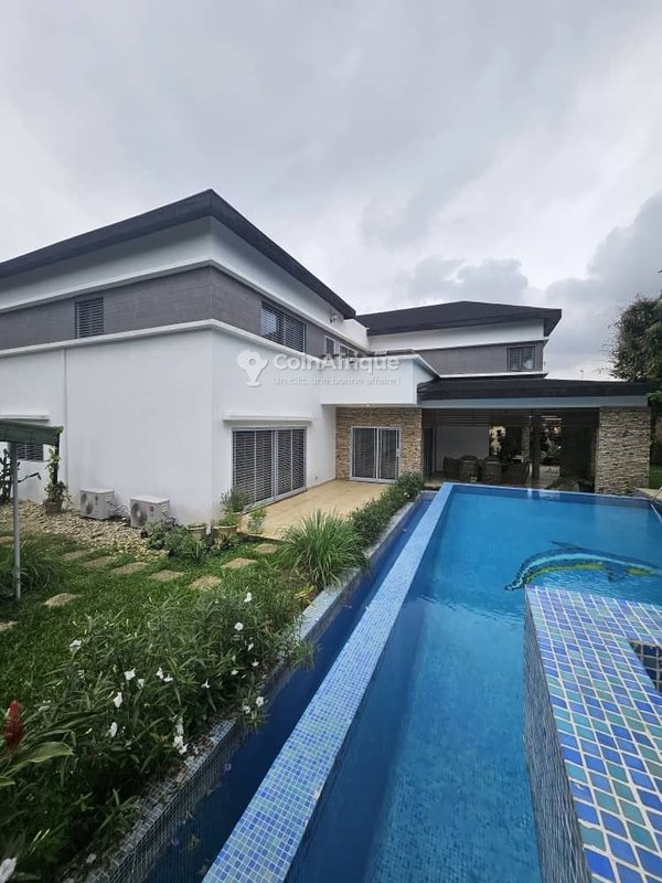 Location villa duplex 9 pièces - Abidjan