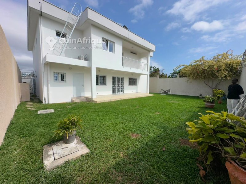 Location villa duplex 5 pièces Beverly hills