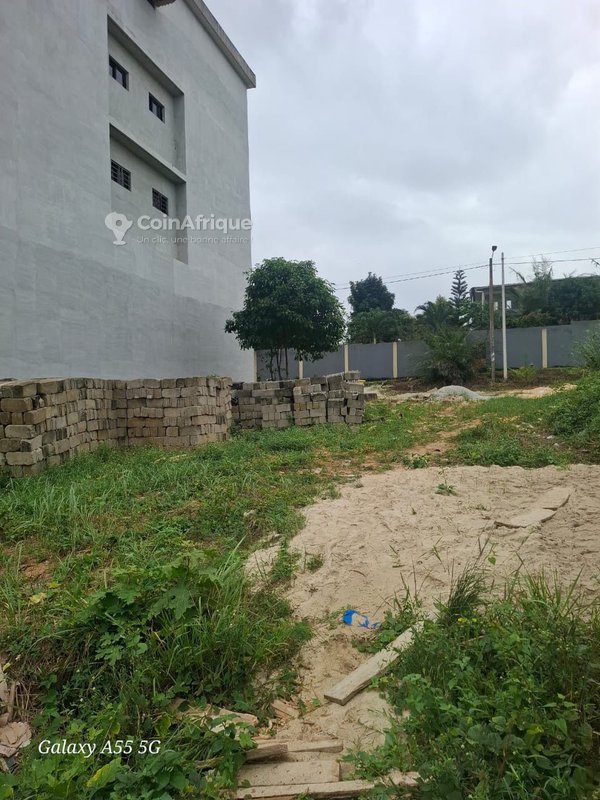Terrain lot de 600m2 Cocody - Angre CHU zone Djorobite1