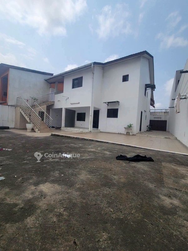 Location villa 6 pièces à Cocody Rivera Faya