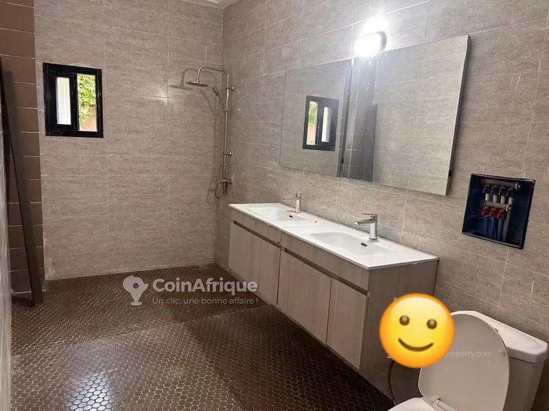 Location appartement 4 pièces à Cocody Riviera 3