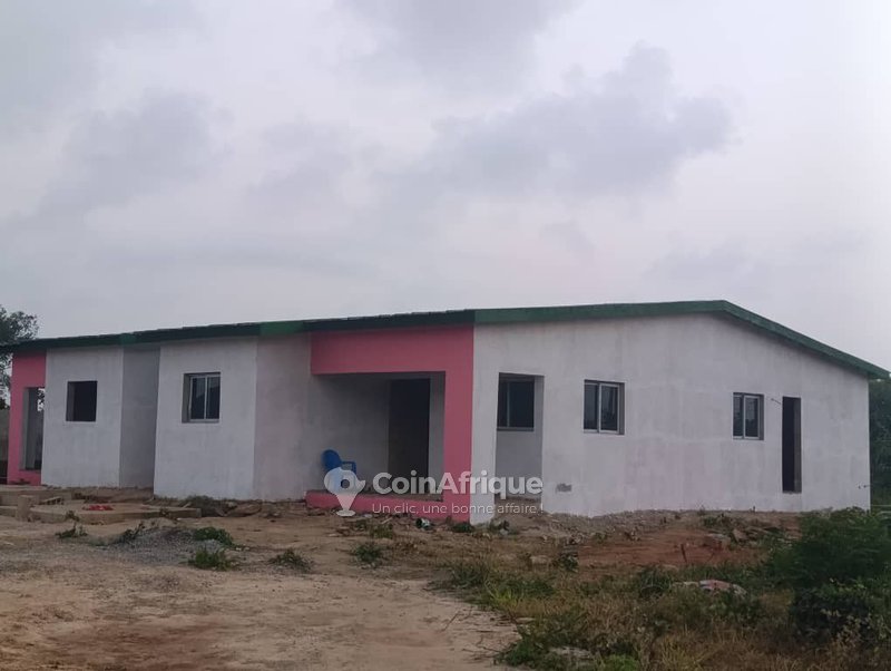 Villa basse de 4 pièces à bingerville adjin dernière mère et enfant