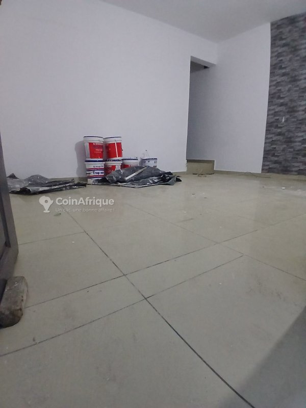 Location appartement 2 pièces - Cocody riviera palmeraie saint viateur avec une douche centré