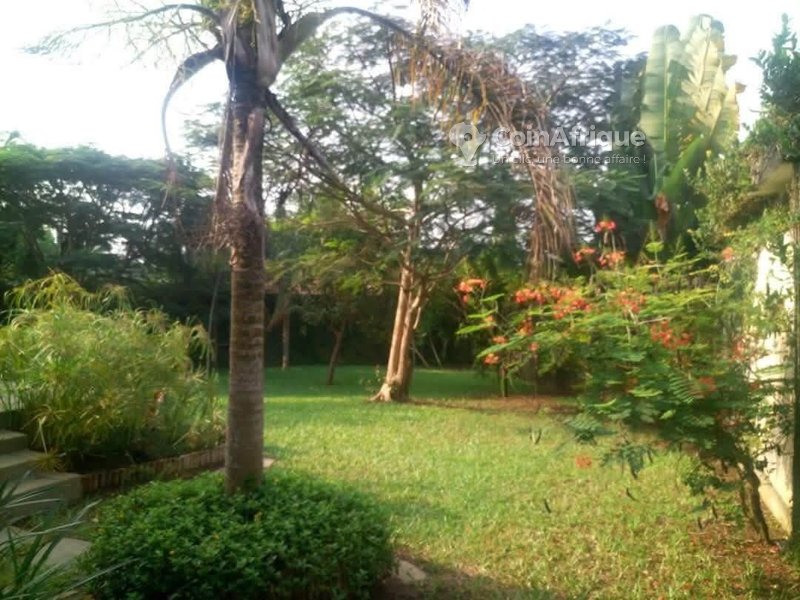 Location Villa basse 4 pièces - Cocody rivera 3 dans une zone sécurisée accessible louer sans les meubles