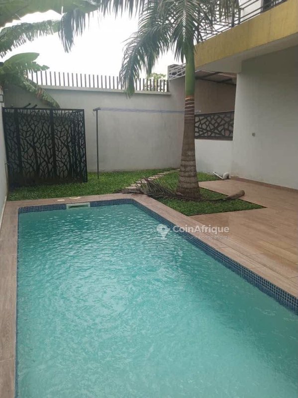 Locationvilla duplex de 4 pièces à Cocody riviera 4 citee verdoyante