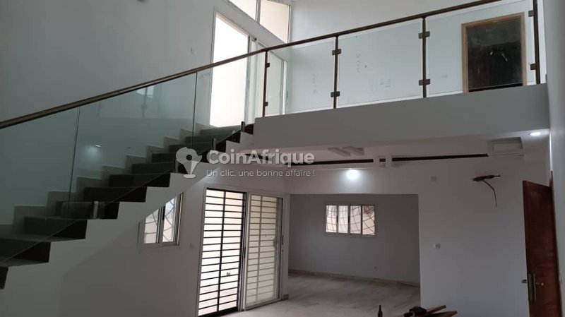 Location villa duplex 6 pièces Cocody angré cnps 9ème tranche