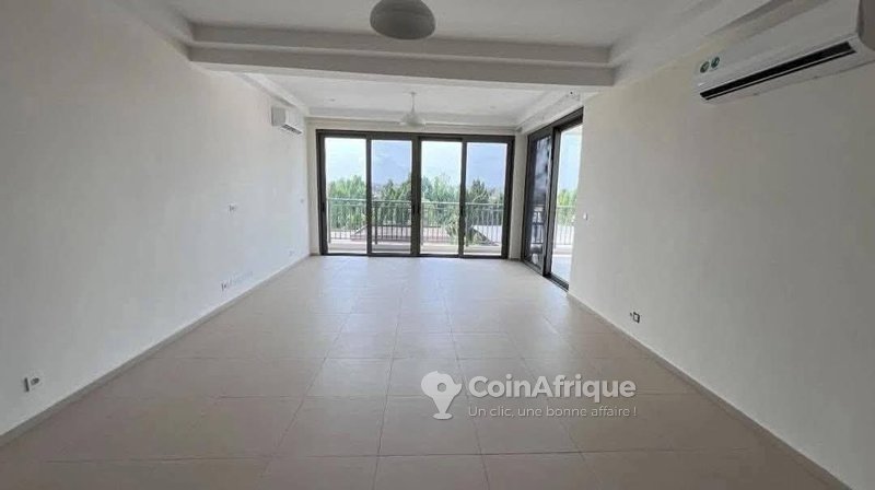 location appartement de haut standing 4 pièces + piscine commune - cocody riviera 2