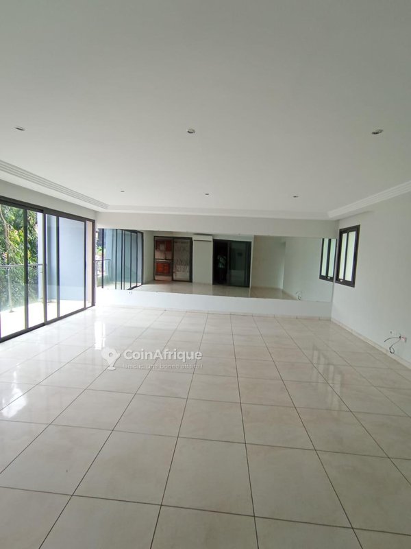 Location appartement 3 pièces à Cocody 2 Plateaux 9eme tranche