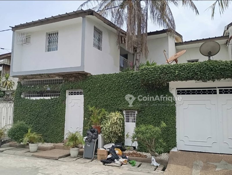 Vente villas 6 pièces - Cocody 8em tranche vision 2000
