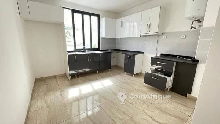 location appartements 3 pièces haut standing- cocody