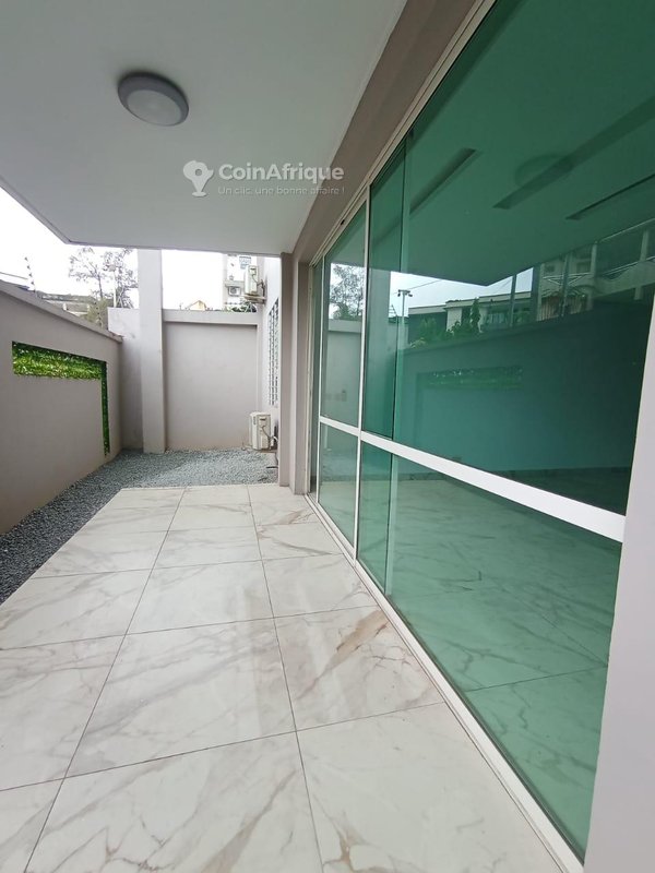 Location appartement de standing 3 pièces - cocody 2 plateaux 7eme tranche