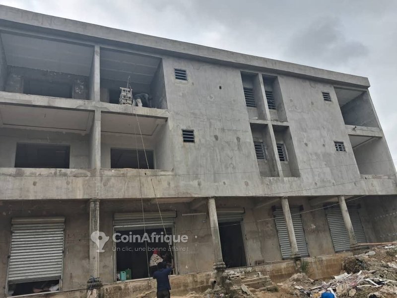 Vente immeuble r+2 à cocody-riviera palméraie