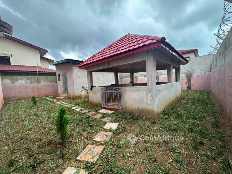 Location villa duplex de 5 pièces à cocody angre château cité pivoine
