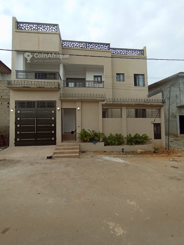 Location villa duplex 7 pièces - Faya