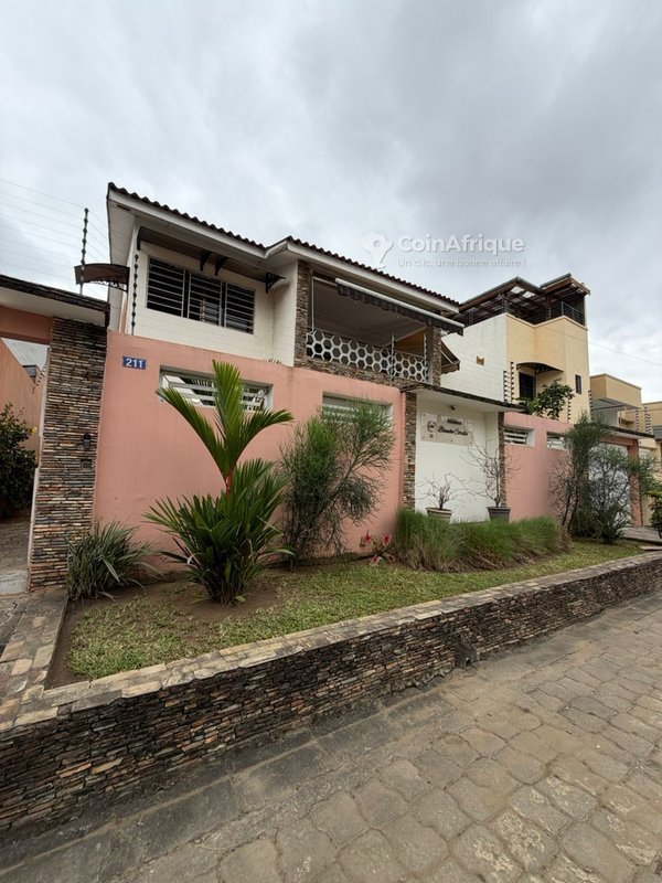 Location villa 5 pièces - riviera faya -cité atci
