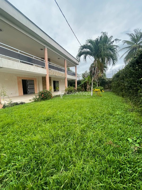 Location villa 8 pièces - cocody centre vers la mairie