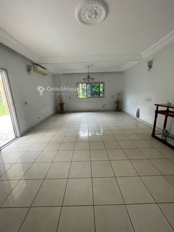 Location villa 8 pièces - cocody centre vers la mairie — photo 3