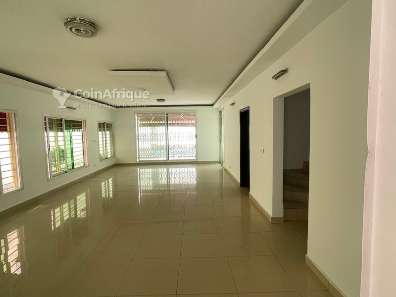 location villa duplex de standing 6 pièces + piscine - cocody 2 plateaux 8eme tranche cité arcade