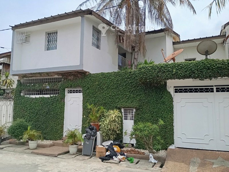 Vente villa duplex 6 pièces à Cocody-angré 8ème tranche