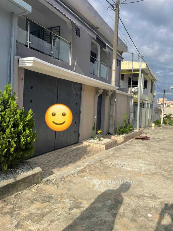 Location villa duplex 6 pièces - Cocody riviera abatta cité du port
