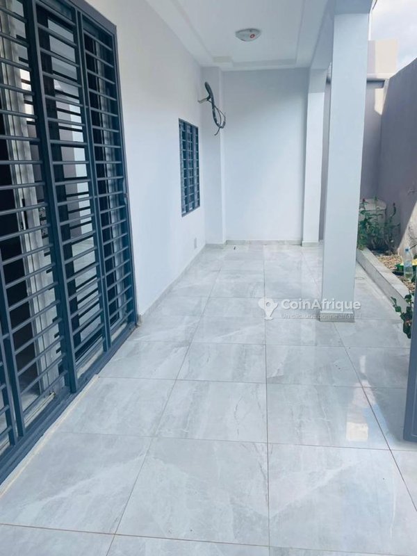 Location villa duplex 6 pièces - Cocody riviera abatta