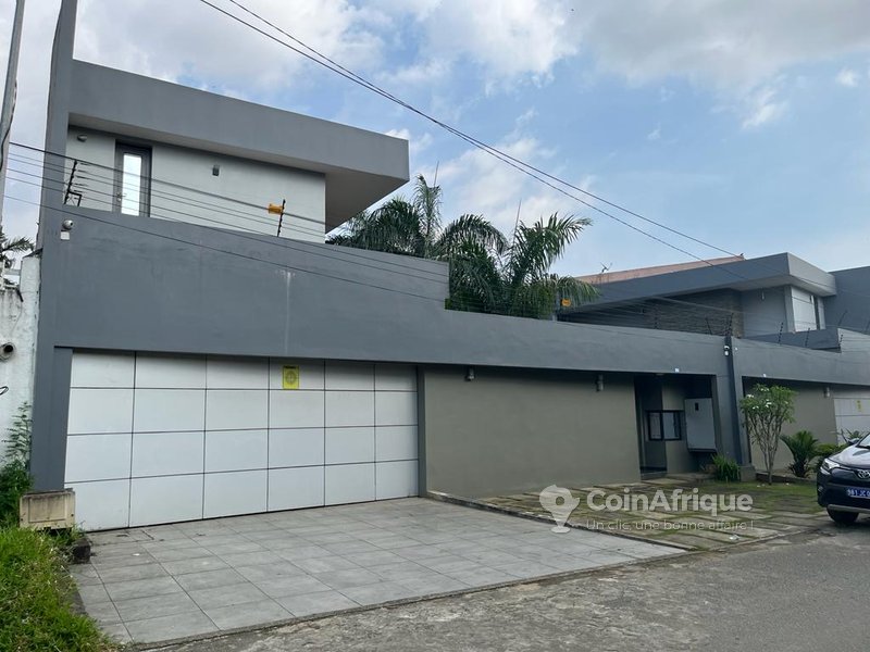 Location villas triplex 9 pièces - cocody attoban